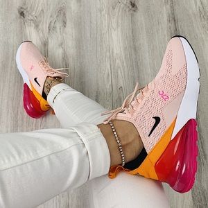Nike air max 270 sneakers Worn a couple times in my home, not outside